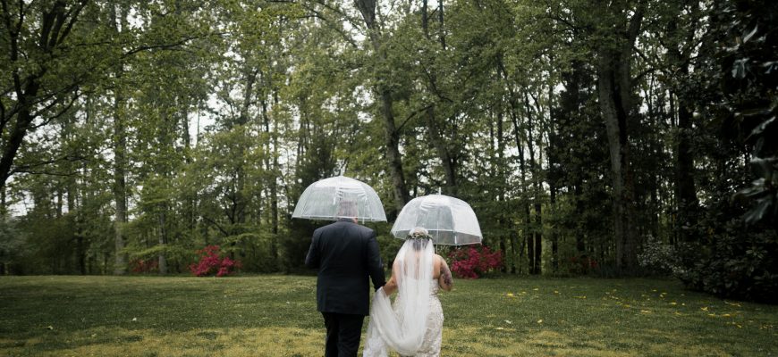 10 Of The Best Wedding Umbrellas for Rain | A Practical Wedding