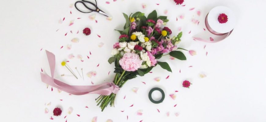 Blooms By The Box: Easy, Affordable DIY Flowers | A Practical Wedding