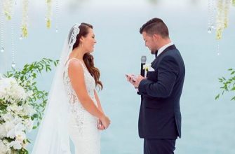 Christian Wedding Vows: 10 Samples And Tips For Your Ceremony